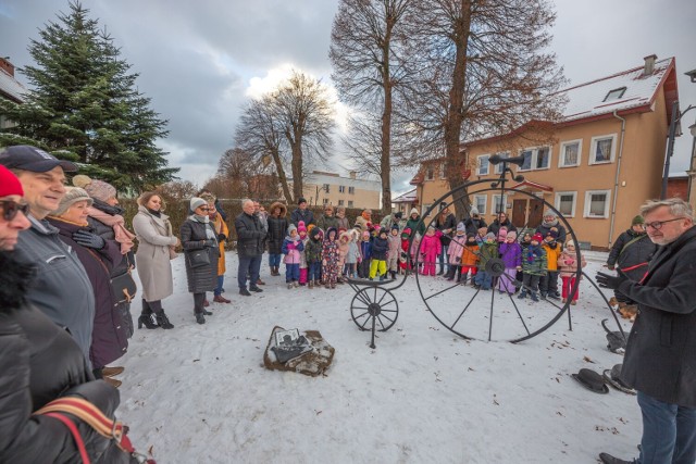 Uroczyste odsłonięcie rzeźby bicykla w Darłowie - projekt budżetu obywatelskiego Darłowa w 2022 roku.