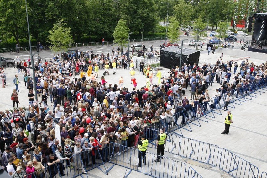 Galeria Młociny. Ponad 200 sklepów, w tym debiutujące marki. Perełką strefa gastronomiczna z food truckami w industrialnej przestrzeni