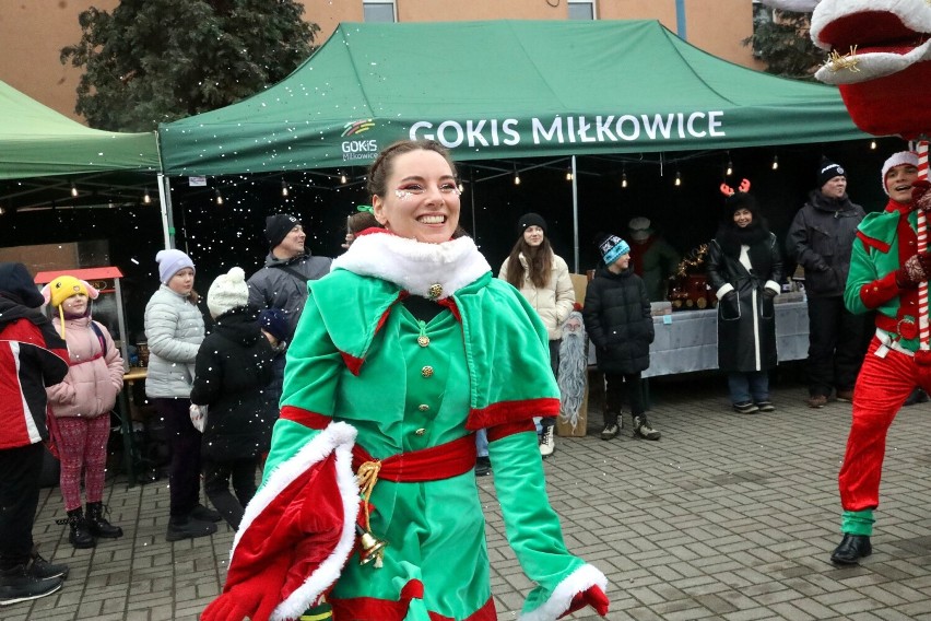 Parada z reniferem Rudolfem rozpoczęła Jarmark Świąteczny w Miłkowicach, zobaczcie zdjęcia