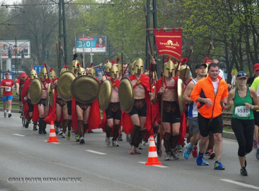 Spartanie na trasie biegu.