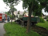 Lisów: Ciężarówka wjechała w słup linii energetycznej [FOTO]