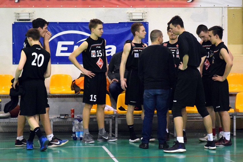 Koszykówka: Basket Piła nie sprostał drużynie Sklep Polski MKK Gniezno. Zobacz zdjęcia z tego meczu