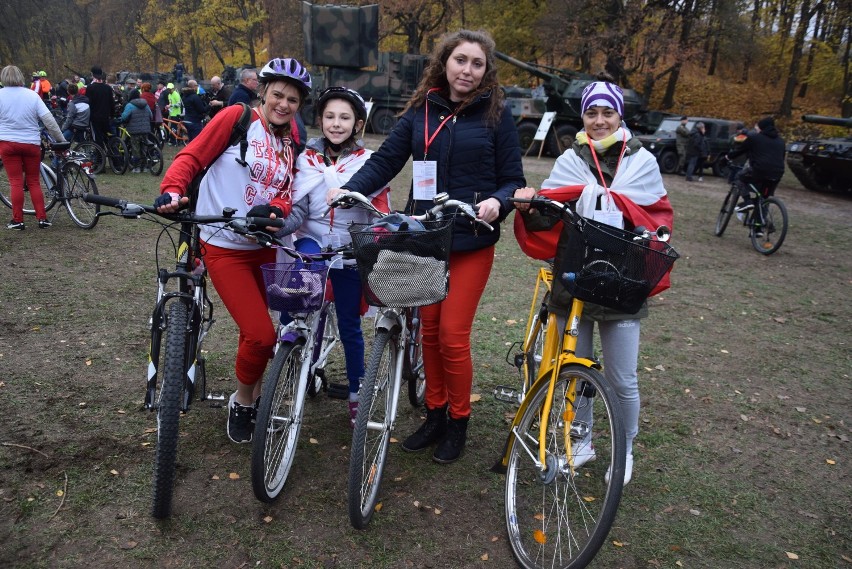 Biało-czerwona masa rowerowa w Gorzowie. Jechało w niej 520 osób!