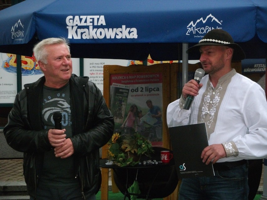 Aktor i policjant w Letniej Redakcji Gazety Krakowskiej