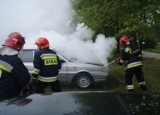 Pożar w Starachowicach. Spłonął samochód osobowy [ZDJĘCIA]