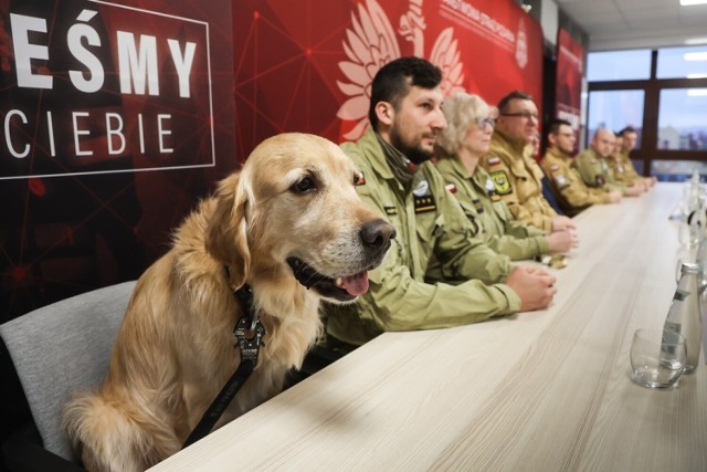 Strażacy z Dolnego Śląska wrócili z Turcji. Był z nimi pies ratownik - Orion.