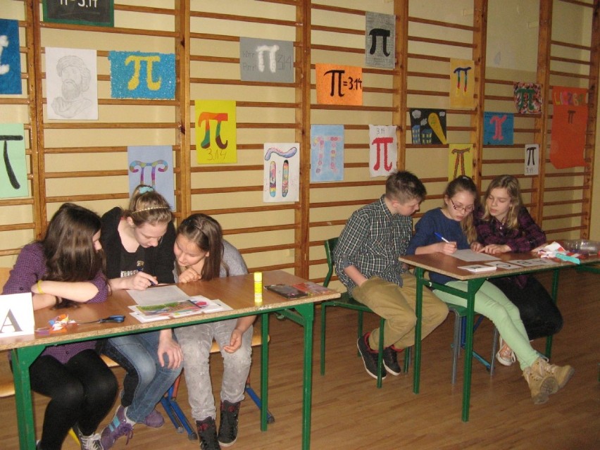 Gimnazjum nr 2 w Rumi (na zdjęciu: Uczniowie Szkoły...