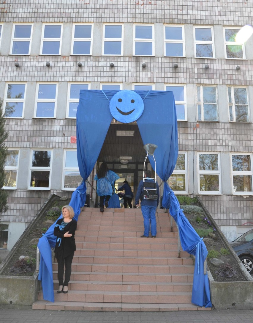 Muzeum Miasta Malborka zaświeci się na niebiesko dla autyzmu. Przyjdź i stań do wspólnego zdjęcia
