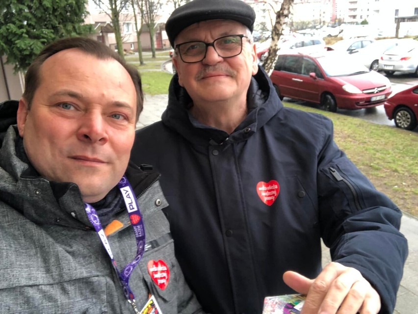 WRZEŚNIA: Przykład idzie z góry - burmistrz Artur Mokracki po raz kolejny w roli wolontariusza