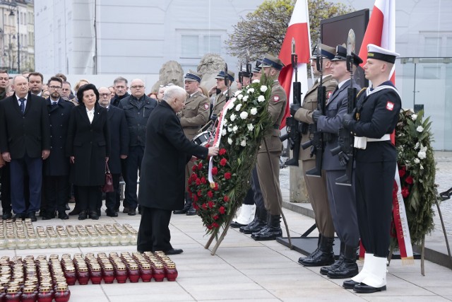 13. rocznica katastrofy smoleńskiej. W Warszawie trwają uroczyste obchody.