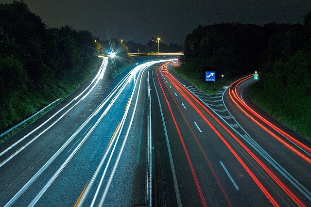 MINUS

I znów o drogach, bo temat wdzięczny... Pamiętacie, że miasto obiecało opracowanie systemu wczesnego ostrzegania o korkach, kolizjach i wypadkach na głównych arteriach? My pamiętamy, urzędnicy zdaje się zapomnieli.