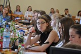 Dziecięco-Młodzieżowa Rada Miejska w Jarocinie obradowała już po raz 23. Jakie wnioski złożyli młodzi radni?
