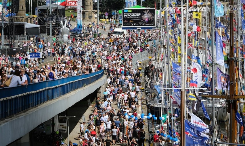 Dwa miliony osób bawiły się nad Odrą! Do Szczecina płynie kolejny piękny żaglowiec 