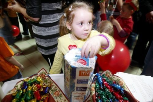 Wrocław: Dzieci bawią się i zbierają datki na WOŚP (ZDJĘCIA)