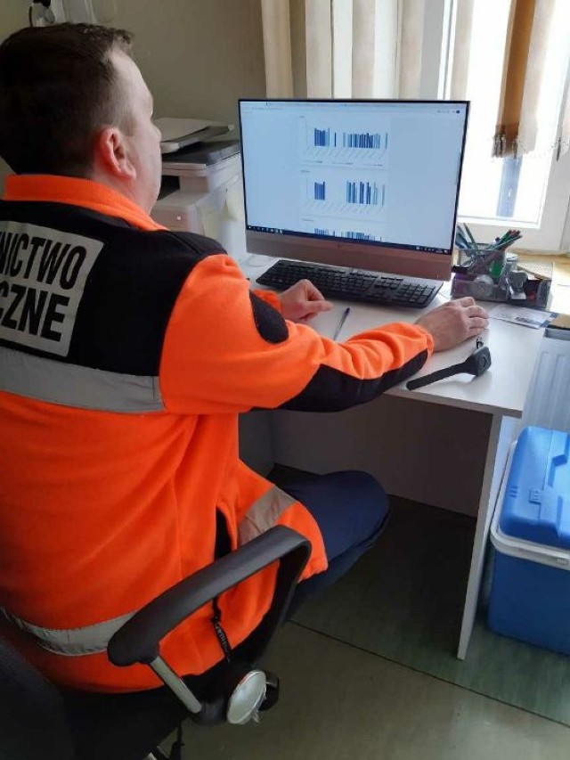 Szpital św. Ducha w Rawie rozda w sumie 200 elektronicznych opasek monitorujących funkcje życiowe pacjentów