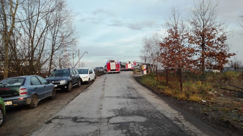 W Czechowicach-Dziedzicach ciężarówka zderzyła się z lokomotywą [ZDJĘCIA] 