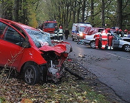 KRÓTKO: Groźny wypadek samochodowy między Radzionkowem i Tarnowskimi Górami