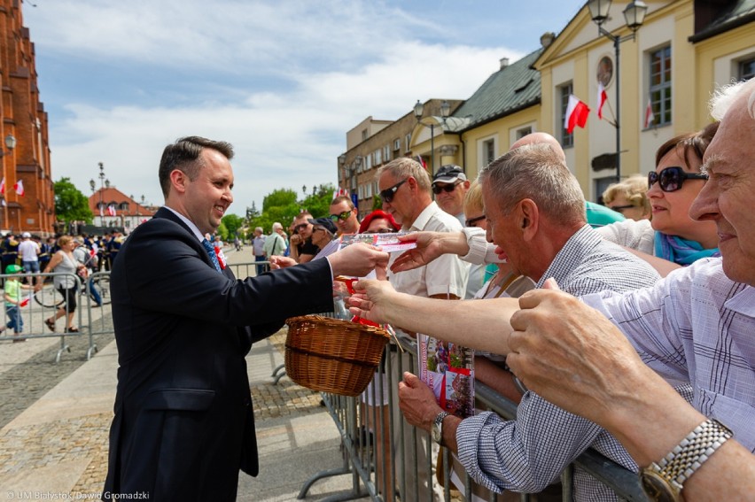 Dzień Flagi Państwowej Rzeczypospolitej Polskiej to młode...