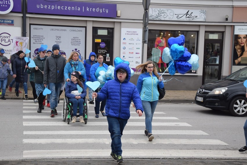 Niebieski Marsz dla Autyzmu w Wieluniu ZDJĘCIA