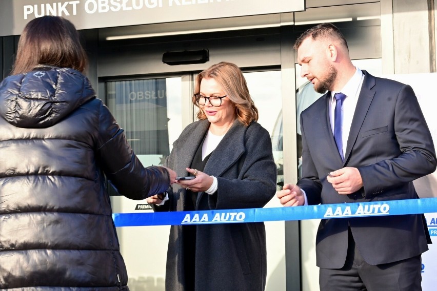 AAA Auto w Bielanach Wrocławskich powiększyło salon. Firma odnotowuje rekordową sprzedaż aut używanych