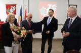 Wojciech Stefanowski uroczyście pożegnany podczas sesji Rady Powiatu w Sławnie. Zdjęcia