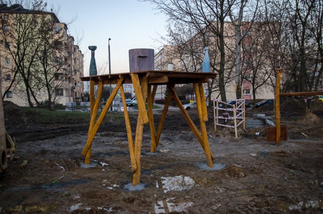 Plac Zabaw dla Dorosłych. Budowa gigantycznych zabawek rozpoczęta [ZDJĘCIA]