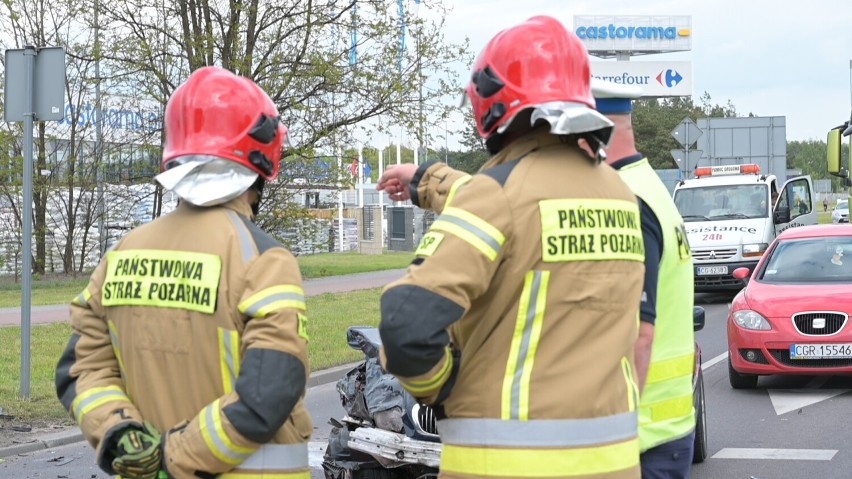 Grudziądz. Wypadek przy "Castoramie". "Średnicówka" była zablokowana [zdjęcia]