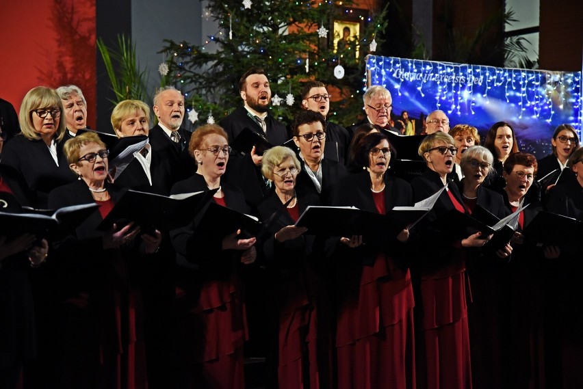 Wronki. Jubileuszowe kolędowanie Chóru Millenium i przyjaciół