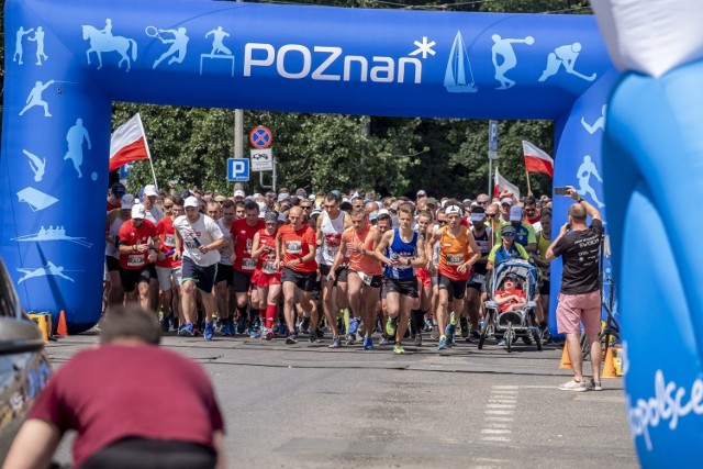 Najważniejszym wydarzeniem biegowym weekendu w Poznaniu była druga edycja Lotto Poznański Czerwiec '56 (10 km). Zwycięzcami zostali Przemysław Lasoń (34:01) z Poznania i Marta Marczyńska (39:35) z Mosiny. Imprezę ukończyło 781 biegaczy, 70 rolkarzy, 46 kijkarzy i 42 sztafety.

Zobacz zdjęcia --->