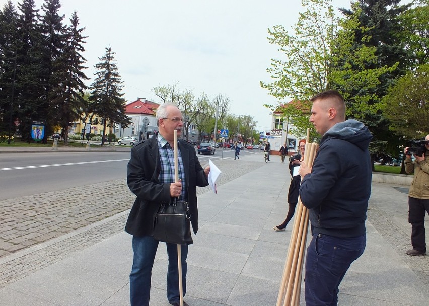 Bełchatów: flagi dla mieszkańców [ZDJĘCIA]