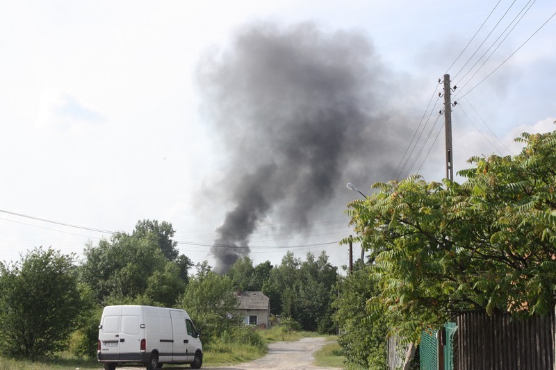 Pożar w Zawierciu przy Borowej. Płonęły opuszczone hale [ZDJĘCIA]