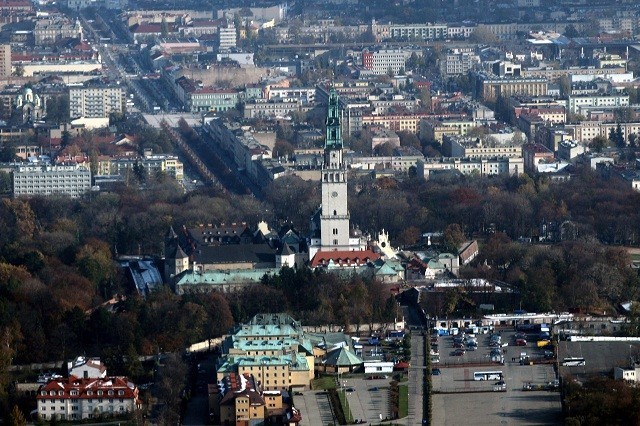 Częstochowa: Stadion żużlowy i Jasna Góra z lotu ptaka [ZOBACZ ZDJĘCIA]