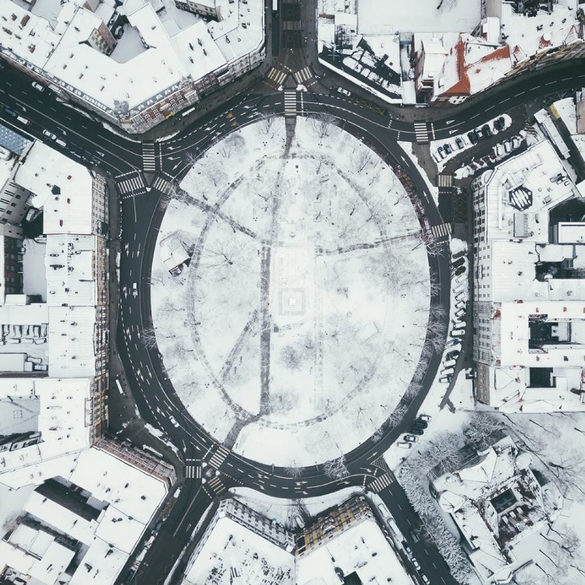 Zimowe zdjęcia Katowic z drona i z powierzchni, wykonane...