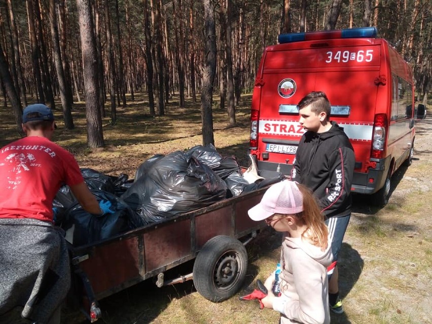 Sprzątanie lasu w Rozprzy w sobotę, 5 czerwca 2021