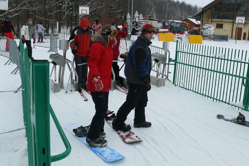 Tłumy narciarzy na górze Kamieńsk (FOTO)