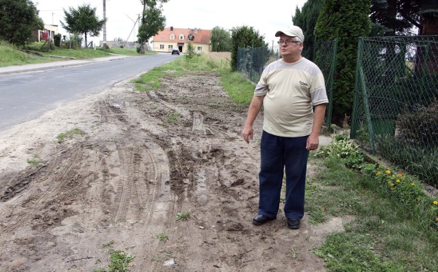 -&nbsp;Jak mamy wchodzić do posesji po takim grzęzawisku? - pyta Wiesław Wiliński, mieszkaniec Dębieńca