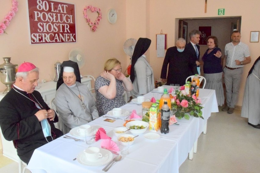 Wzruszające pożegnanie sióstr sercanek odchodzących po 80 latach z Domu Pomocy Społecznej przy ulicy Tarnowskiej w Kielcach
