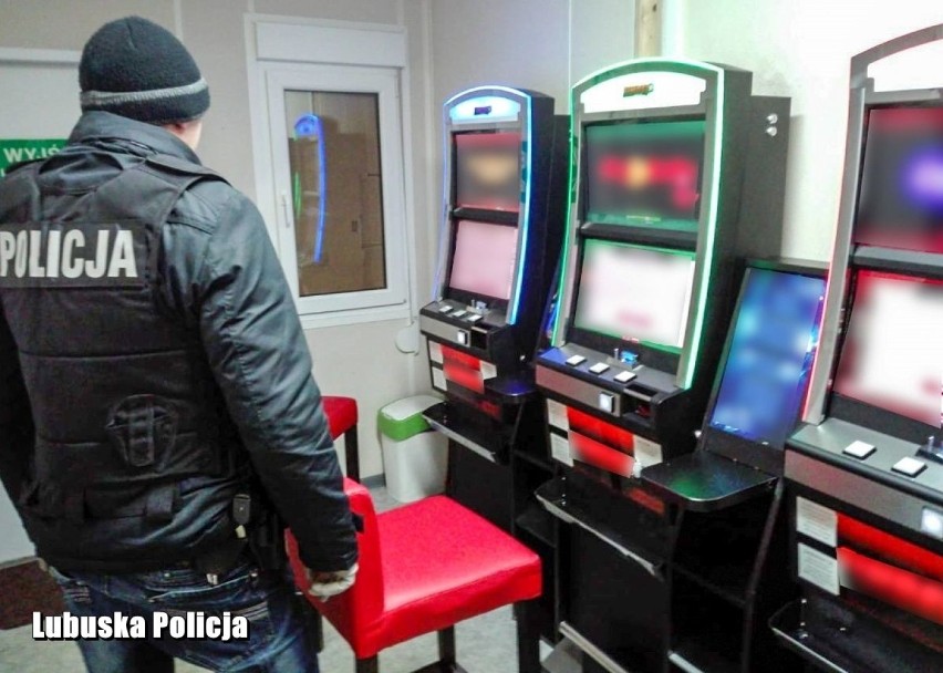 W Iłowej policjanci zabezpieczyli trzy nielegalne automaty...