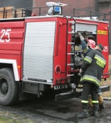 Mikołowscy strażacy wyjechali dziś po południu do pożaru garażu, poparzony mężczyzna został w domu