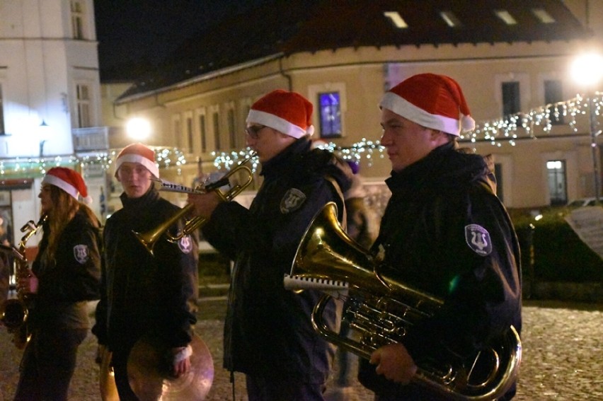 Kolędy na śremskim rynku w wykonaniu Orkiestry Dętej...