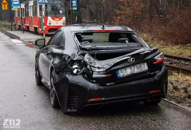 Wypadek na ulicy Makoszowskiej w Zabrzu. 

Zobacz kolejne zdjęcia. Przesuwaj zdjęcia w prawo - naciśnij strzałkę lub przycisk NASTĘPNE