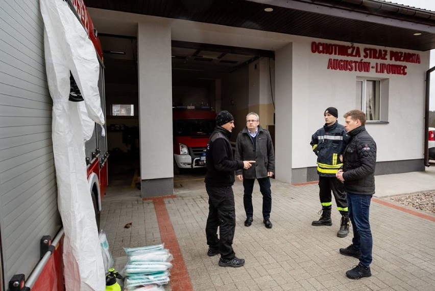 Koronawirus Augustów. Nowy sprzęt dla strażaków od burmistrza! [zdjęcia]