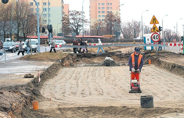 Na ul. Puszkina trwa jeszcze tzw. korytowanie terenu pod torowisko.