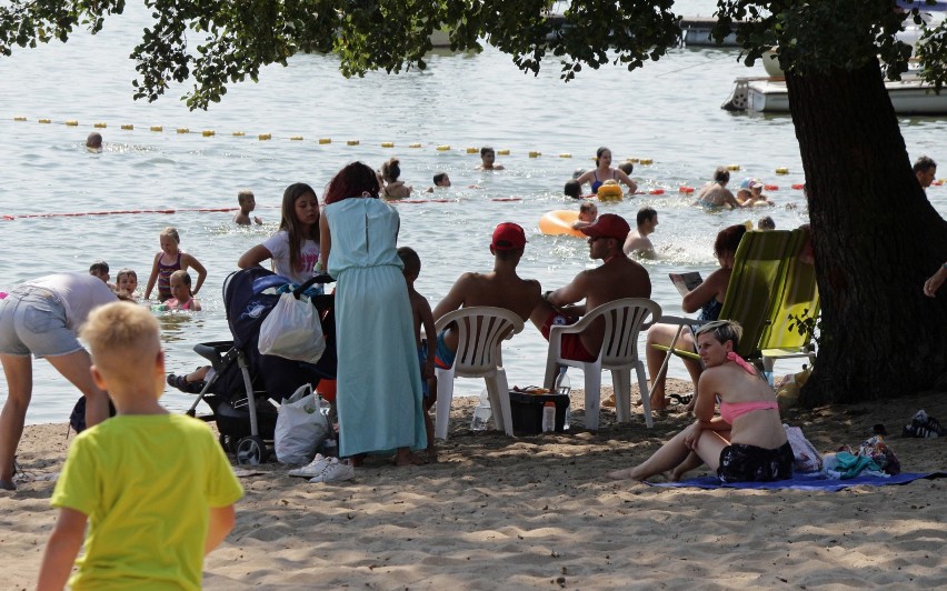 Upały doskwierają także w Grudziądzu. Na Dzikiej Plaży tłumu...