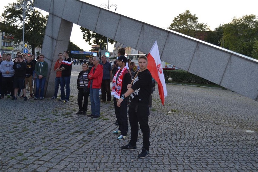 Marsz antyimigracyjny w Częstochowie: "Precz z islamem!" - skandowali uczestnicy
