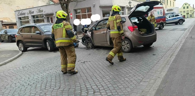 W okolicy Starego Rynku w Sławie doszło do zderzenia dwóch samochodów osobowych.
