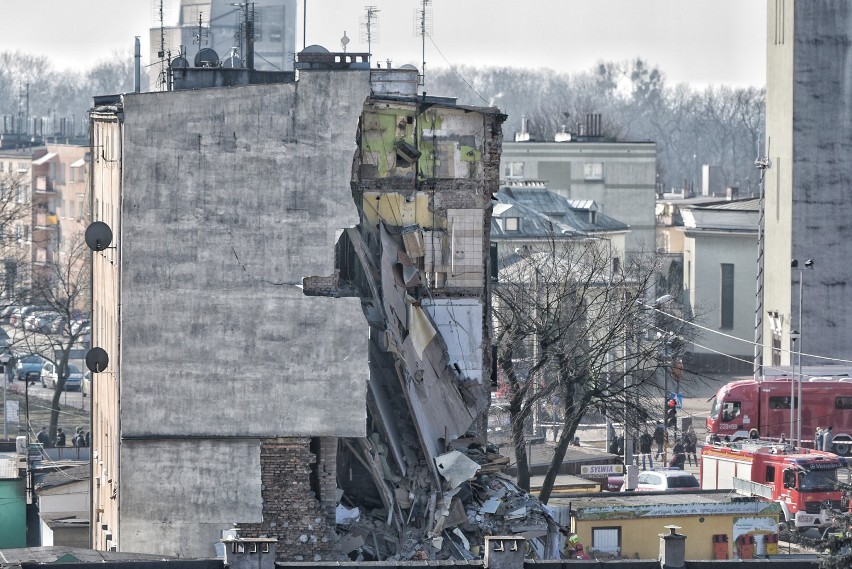 Poznań: Ogromny wybuch na Dębcu. Pięć osób nie żyje, jest wielu rannych [ZDJĘCIA]