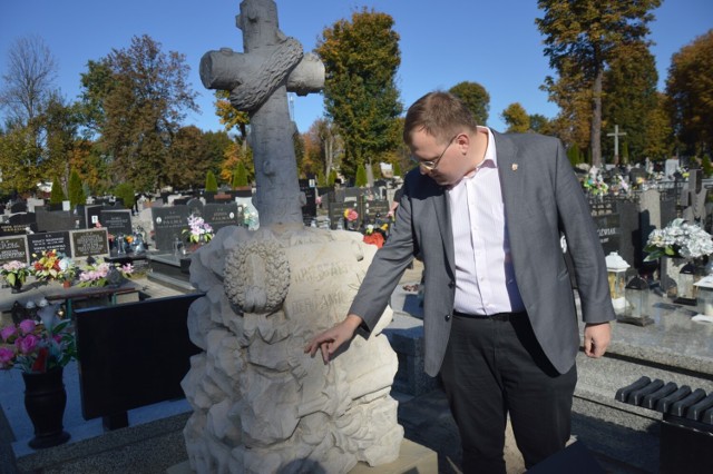 Kolejne nagrobki odnowiono na starym cmentarzu w Zduńskiej Woli