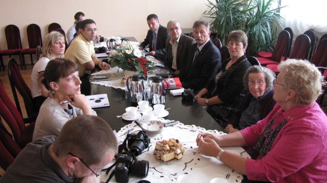 Okolicznościowe spotkanie z krewnymi Ludwika Mołaty w UM w Libiążu