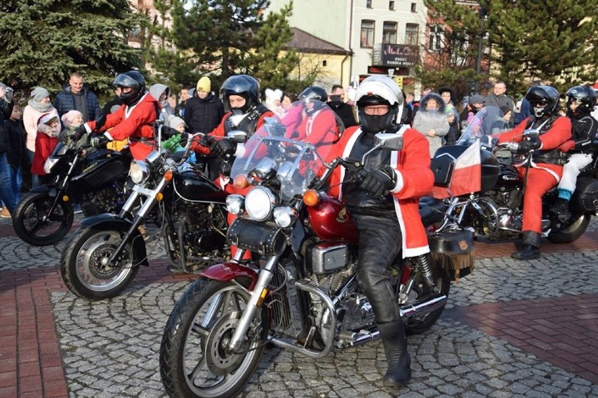 Zmotoryzowani Mikołaje na motocyklach odwiedzili Wolbrom